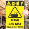LOGO TEM STICKER BIỂN CẢNH BÁO YÊU CẦU MANG BAO GIÀY - WEAR SHOES COVER - BIỂN CẢNH BÁO AN TOÀN LAO ĐỘNG
