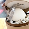 Đồng Hồ Nữ Carnival 8160L2-VT-TK Dây Thép Silver Mặt Xà Cừ Trắng Viền Đá Size 34mm Sapphire