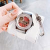 Set Đồng Hồ Hanboro Nữ Automatic Dây Cao Su Trắng Viền Đá Size 36mm Vỏ Silver Tặng Kèm Vòng Tay