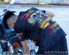 ao-thun-t-shirt-theo-duoi-dam-me