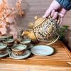 Bộ ấm chén uống trà ⚱ Gốm Sứ Bát Tràng ⚱ ấm trà Chân cao vàng khắc nổi hỏa biến GOMPHUQUY AC87