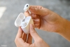 Trên tay Apple AirPods Pro 2: nhiều nâng cấp đáng giá