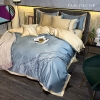 BỘ COTTON SATIN XANH BIỂN PHỐI VÀNG - HỌA TIẾT THÊU NGẪU HỨNG