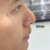 hình ảnh khách nam đeo khuyên mũi nội đá 3mm tại ok365n