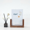 ĐẾ GỖ KÈM MICA ĐỂ MENU 2 MẶT - LUXI DECOR