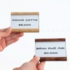 ĐẾ GỖ GẮN TÊN VÀ GIÁ MÓN ĂN