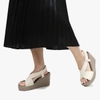 sandal-de-xuong-crocs-brooklyn-n23022502