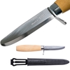 Dao Morakniv Rookie cán gỗ, lưỡi thép và vỏ bao đen đặt cạnh nhau