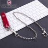 Dây xích Victorinox móc vào dao đa năng đỏ đặt trên bàn phím