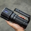 Fenix LR60R Đèn pin siêu sáng sáng 21.000 lumen chiếu xa 1085m pack pin 16000mAh cắm trại