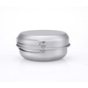 Nồi Keith 3-Piece Titanium Pot and Pan Cook Set nhìn nghiêng, nắp đậy và quai gập
