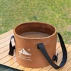 Xô nước gấp gọn Flextail Flex Bucket đựng nước, chụp thẳng trên nền trắng