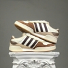 SZ44 Adidas Neutral Courtic 