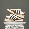 SZ40 Adidas Neutral Courtic 