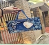 Hộp 2 bánh Trung Thu hoạ tiết - Tứ Đại Hoa Xanh Lá