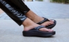 Dép phục hồi sức khoẻ chính hãng OOFOS Healthy Platform Black Sandal - Đen đế cao