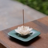 Cắm nhang đĩa gốm xanh