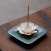 Cắm nhang đĩa gốm xanh