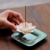 Cắm nhang đĩa gốm xanh