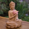 Tượng Thích Ca cầm hoa sen