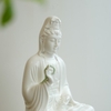 Tượng Quan Âm sứ trắng