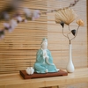 Tượng Quan Âm chắp tay