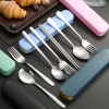 Bộ đũa + muỗng + thìa inox có hộp lúa mạch