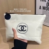 Túi cầm tay khoá kéo Đựng Mỹ Phẩm Chanel