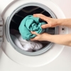 Lỡ tay để dầu mỡ dính trên quần áo, áp dụng ngay 6 cách giặt sạch bong