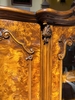 chiec-tu-trang-tri-phong-cach-baroque-sang-trong-dang-cap