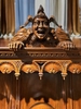 tu-decor-mang-phong-cach-gothic-xua