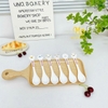 Thìa nhựa trắng Mumbebe  (họa tiết ngẫu nhiên)