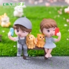 Trai gái ngồi ghế chụp ảnh váy xám