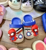 Dép sục Crocs Spiderman 2 màu ghi và navy