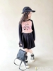 Bộ áo dài tay raglan đen hồng kèm chân váy xếp li in mẫu Labubu