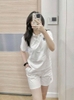Bộ Who.a.u polo cộc tay thêu gấu màu TRẮNG