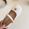 Giày búp bê gót 3p đính charm hoa 2 màu đen và trắng