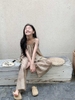 Bộ thô áo hai dây nâu quần dài hoa lá bé gái