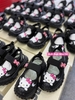 Giày thoáng khí quai dán Hello Kitty