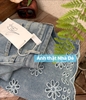 Quần jeans suông hoạ tiết hoa ở gấu