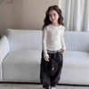 Áo trắng thun gân dài tay viền ren bé gái