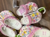 Dép sục Crocs Hello Kitty And Friends màu trắng viền hồng