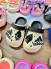Dép crocs Adidas cá mập 2 màu đen, trắng