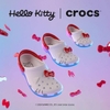 Dép Crocs Hello Kitty màu trắng - bản kỉ niệm 50 năm