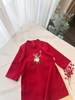 Áo dài bé trai linen thêu hình Chú gấu cầm bóng bay màu đỏ