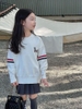 Áo len dệt Thom Browne tay cài cúc 2 màu trắng, xám cho bé