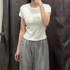 Set 2 áo zip cộc tay Uni đen, trắng