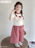 Bộ Hello Kitty Luca&Luca áo trắng viền đỏ mix quần caro suông dáng lửng