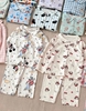Bộ Pyjama Qibao trắng hình bé gái tóc nâu nơ đỏ