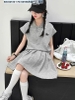 Bộ polo ALO Munaya chân váy xếp ly màu ghi